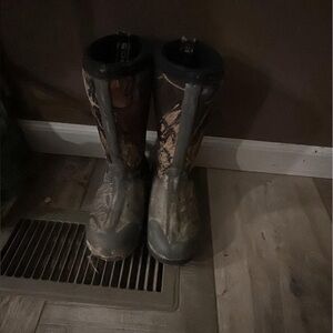 Mossy Oak Brown and Green Boots Durable Outdoor Footwear